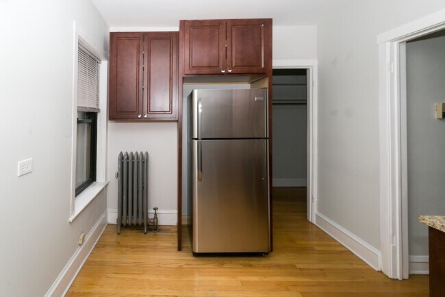 2242 W Ainslie St Unit E3