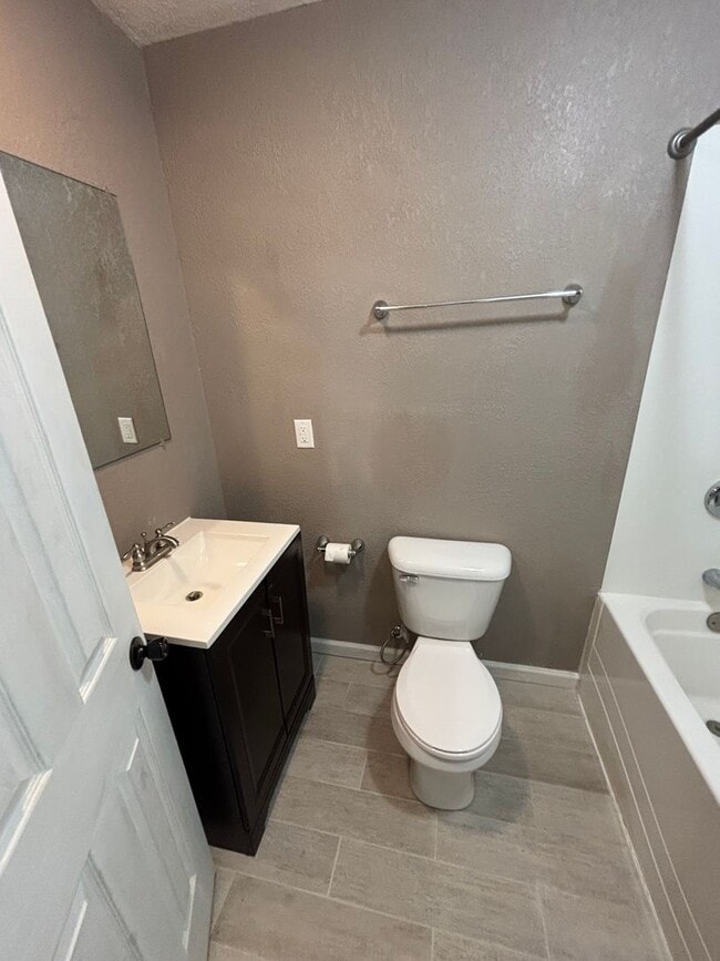 Photo - 831 W Edgewood St