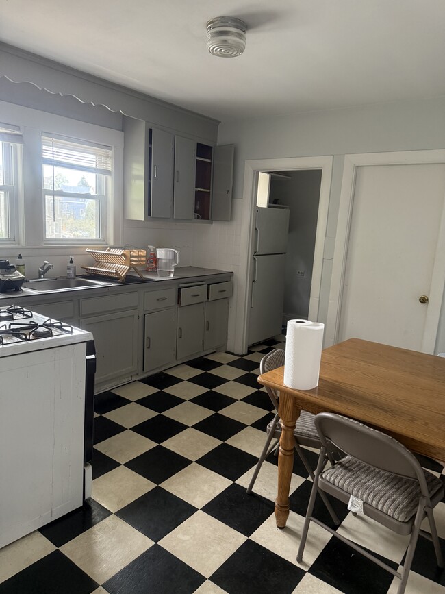 Building Photo - 879 Broadway Unit 2 Rental
