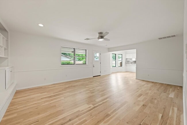 Photo - Modern Details and Interiors to a sought-after Classic Edmond Neighborhood Home!!!! Top to Botto...