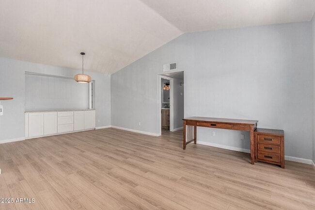 Photo - 6550 N 47th Ave Apartamento Unidad 222