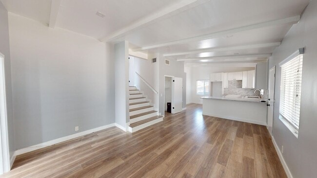 Building Photo - BEAUTIFUL Studio in Inglewood !! Rental