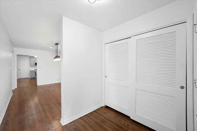 Photo - 7056 N Rockwell St Unit 1st floor