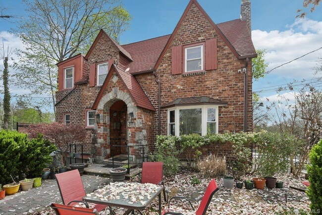 375 Hawthorne Terrace