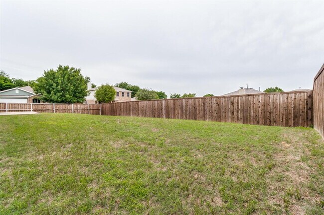 Photo - 1434 Raven Dr W
