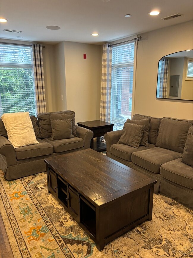 Photo - 769 N Uber St Unidad B