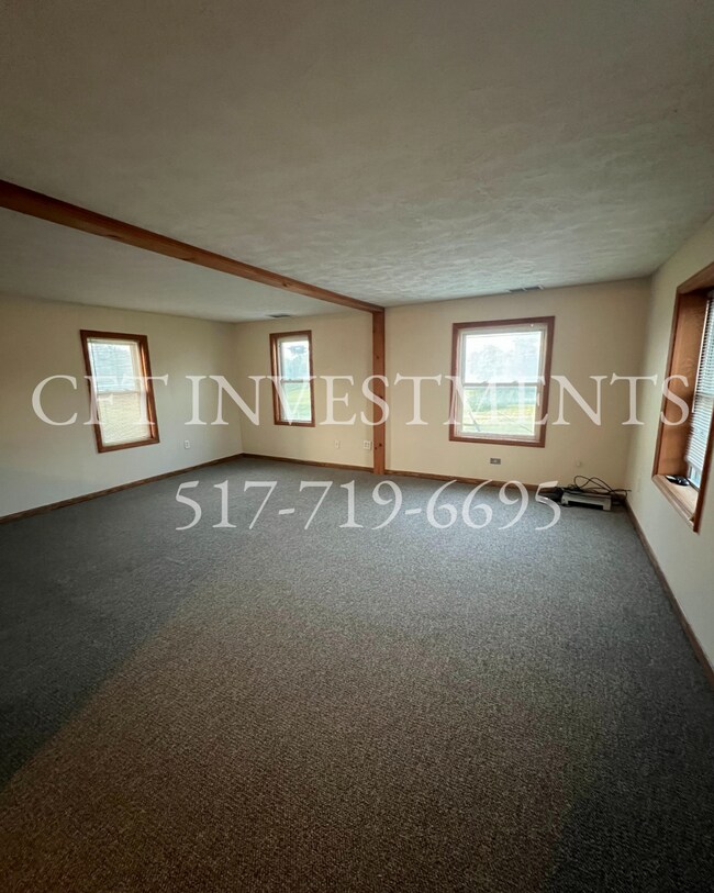 Living Room - 14360 S Grange Rd Unit 14362