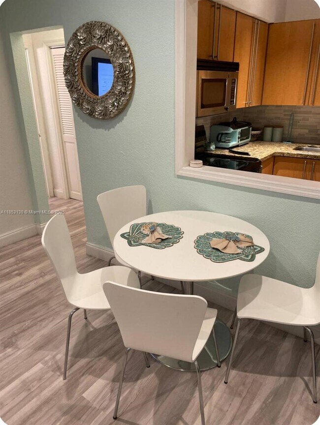 Photo - 8401 Crespi Blvd Unidad 3