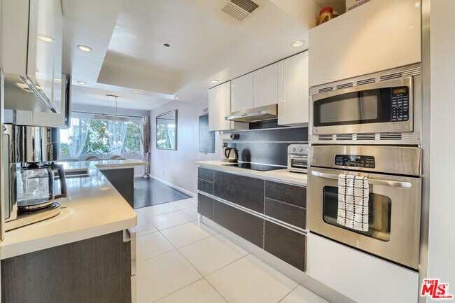 Building Photo - 910 S Holt Ave Unit 104 Rental