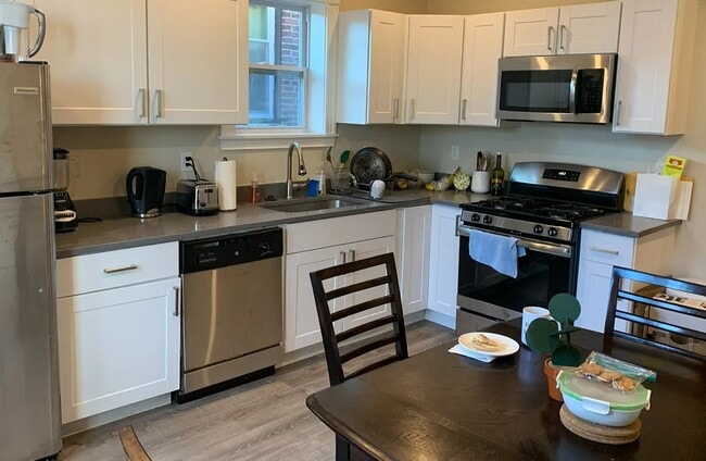 Building Photo - 174 Saint Alphonsus St Unit 2