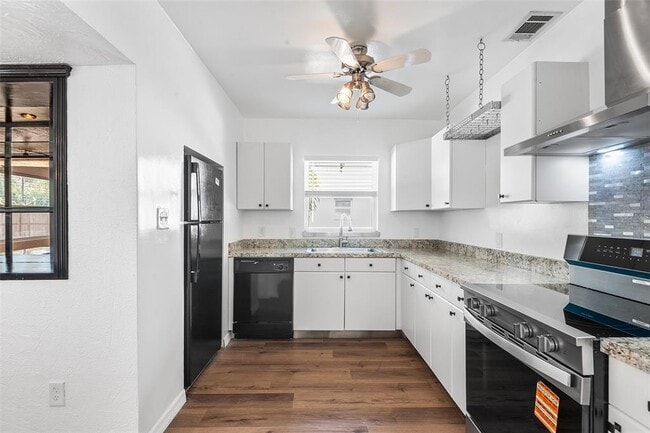 Photo - 1517 Gray St S