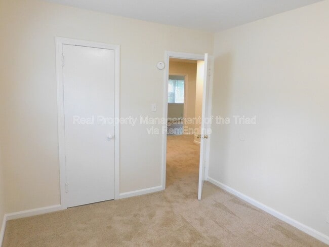 Photo - 3407 Derby Pl