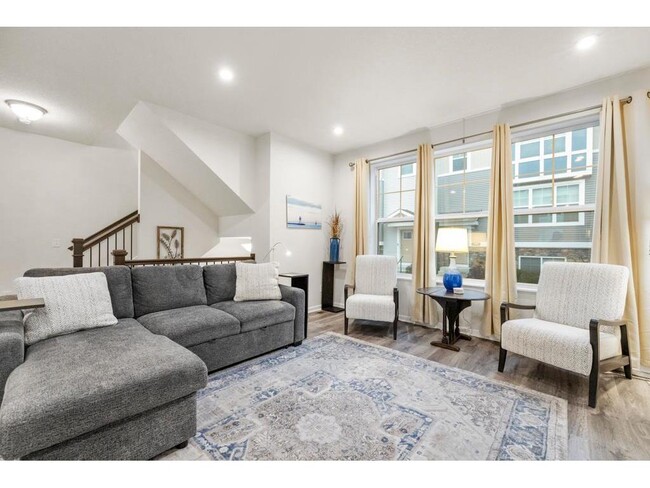 Photo - 775 Roselyn Dr