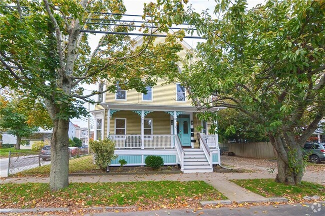 Building Photo - 183 Wood St Unit 2 Rental