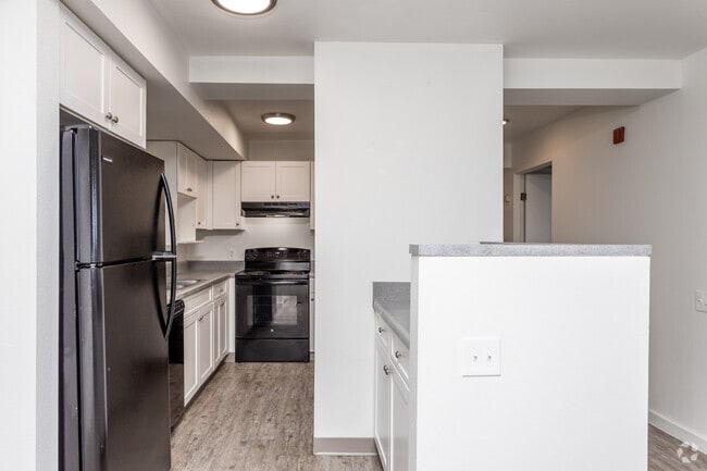 2BR, 1BA - Sinatra/1,034 SF