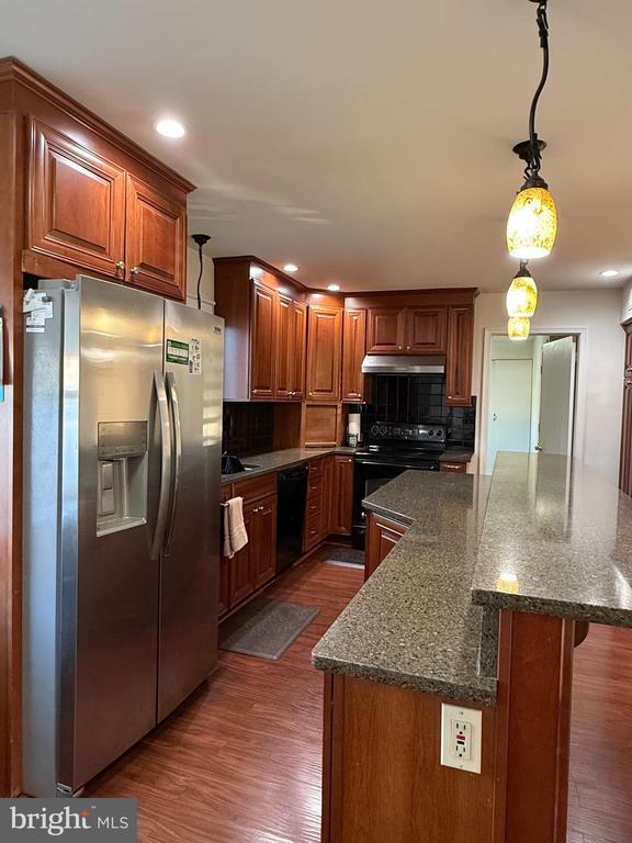 5 Westbury Dr