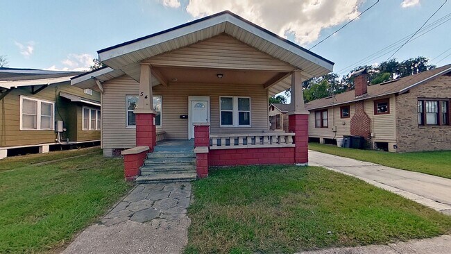 5-Bedroom Home in Springfield! - 5-Bedroom Home in Springfield!