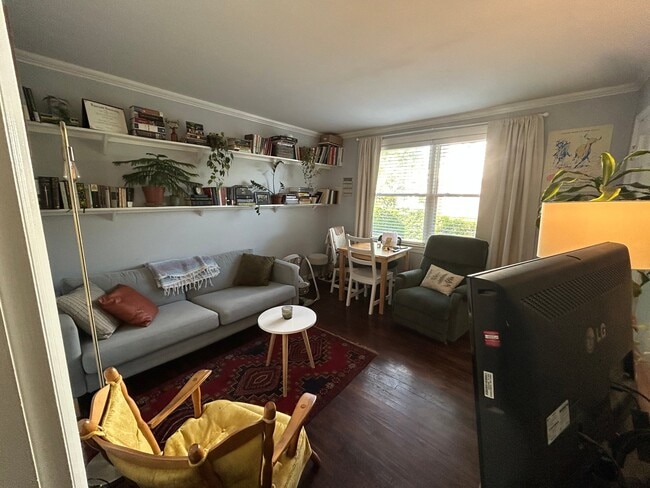Photo - 1902 Sweetbriar Ave