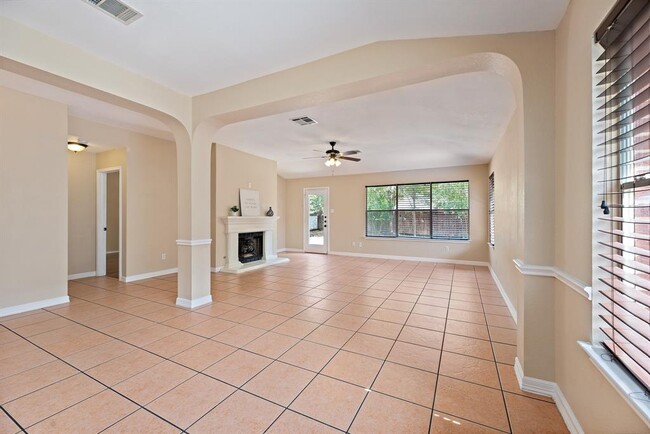 1208 Lochaline Loop
