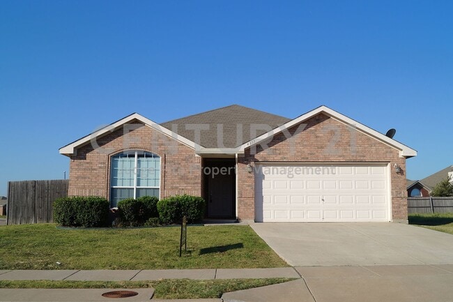 Building Photo - Well Maintained 4/2/2 Home Nestled on Corn...