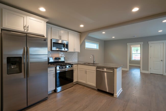 Photo - 1012 Helen St NE