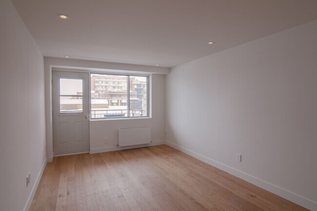 Photo - 3460 Rue Durocher Unit 704