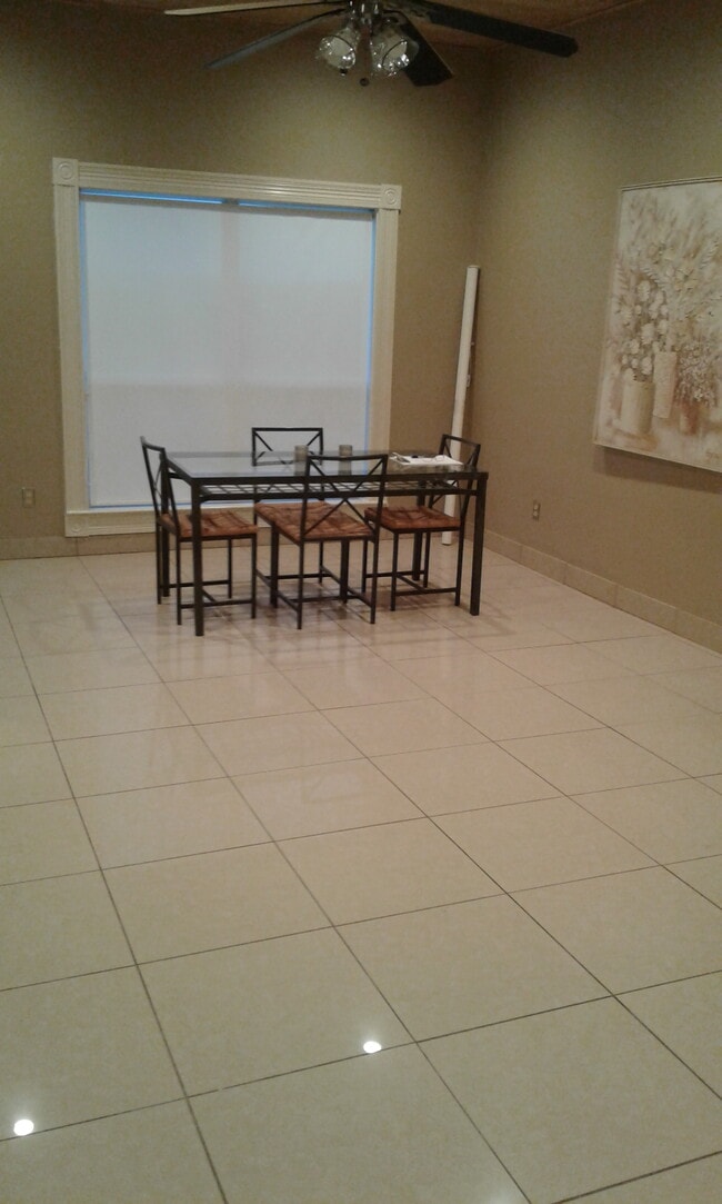 Photo - 1116 Lakeshore Dr Unit Apartments