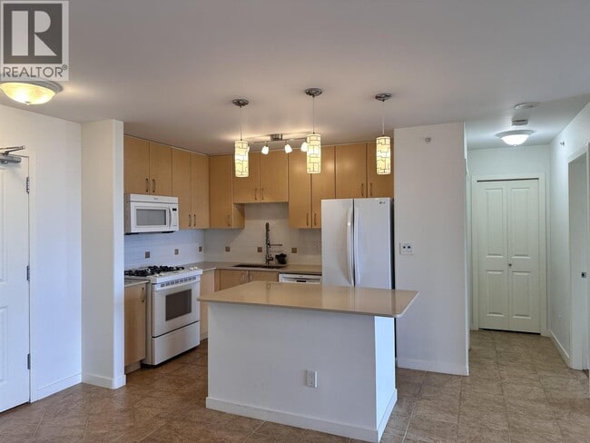 Photo - 8460 Granville Ave Unité 803