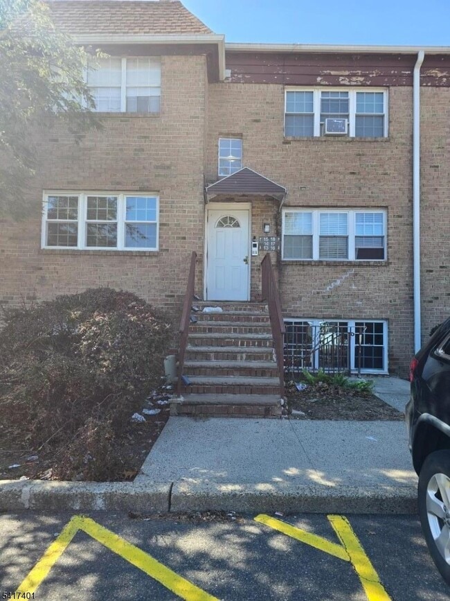 Building Photo - 15 College Dr Unit 15