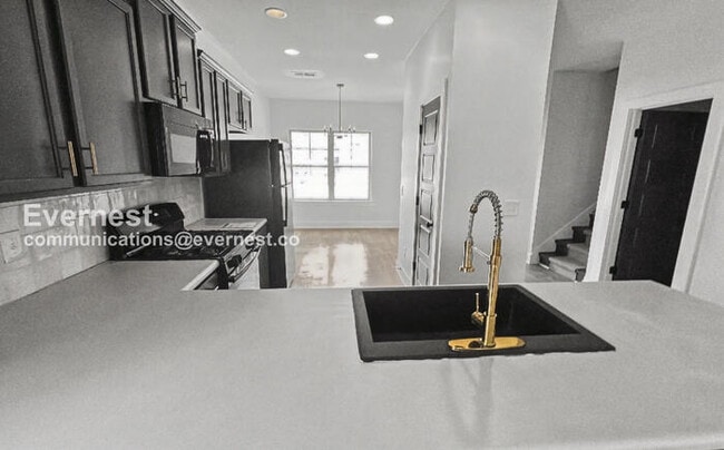 Photo - 528 Polo Way