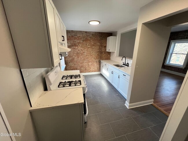 Photo - 326 State St