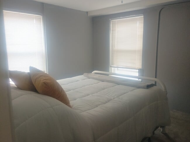Photo - 700 W 17th St Unit 1