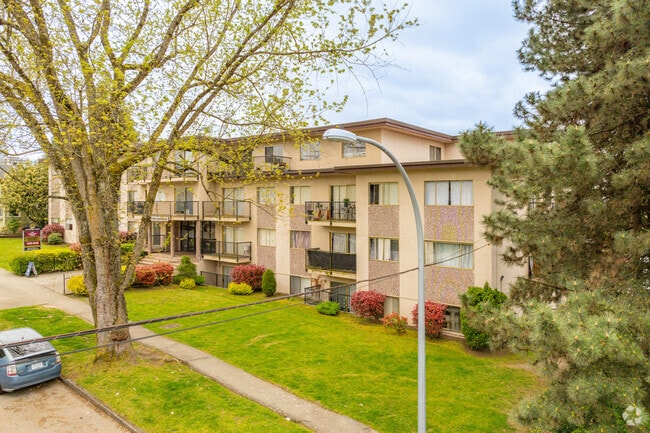 Photo - Holly Tree Apartments