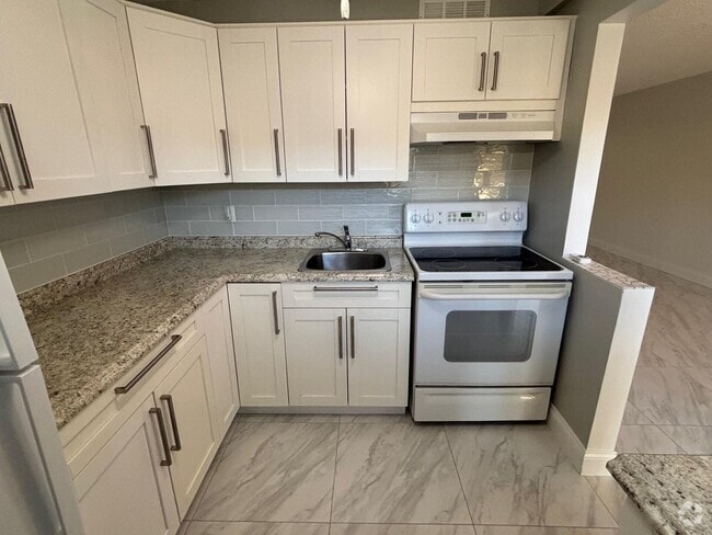 Building Photo - 2182 NE 1st Way Unit 105 Rental