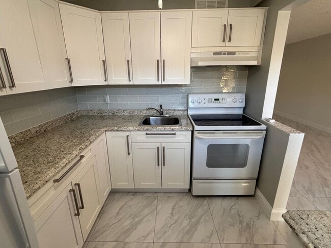 Building Photo - 2182 NE 1st Way Rental