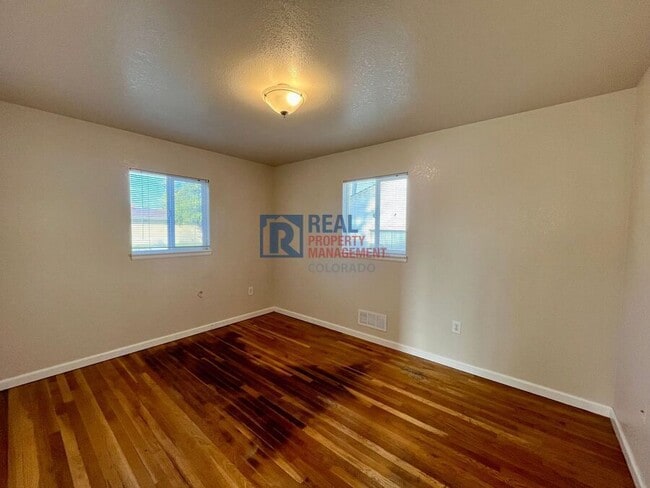 Photo - 990 Newark St