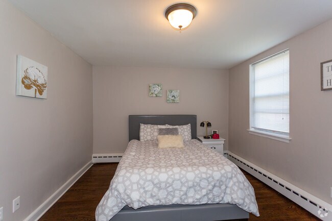 Bedroom - Arbor Grove Apartments