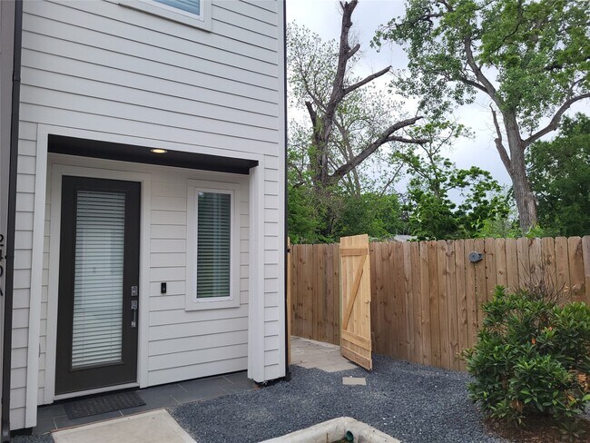 Photo - 240 Julia St Unit A