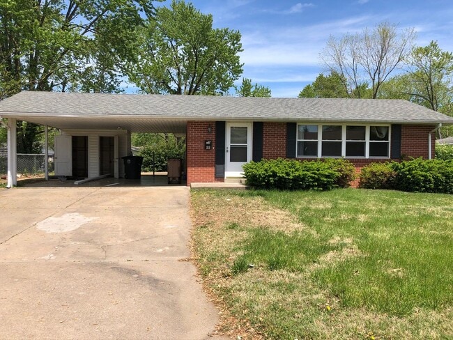 Building Photo - 3 Bedroom, 2 Bath House on Brink Avenue