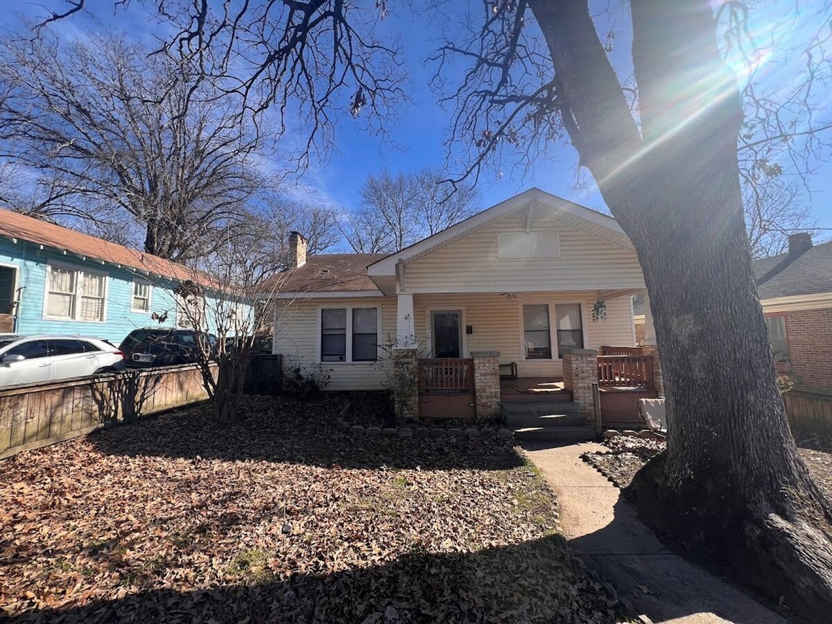 Photo - 2113 S Maple St