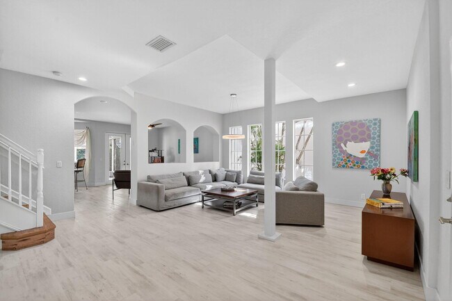 Photo - 1605 E Classical Blvd