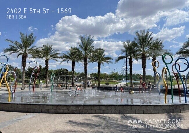 Photo - 2402 E 5th St