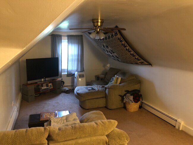 Habitación adicional - Segunda sala de estar - 4319 Tesla St Unidad 2