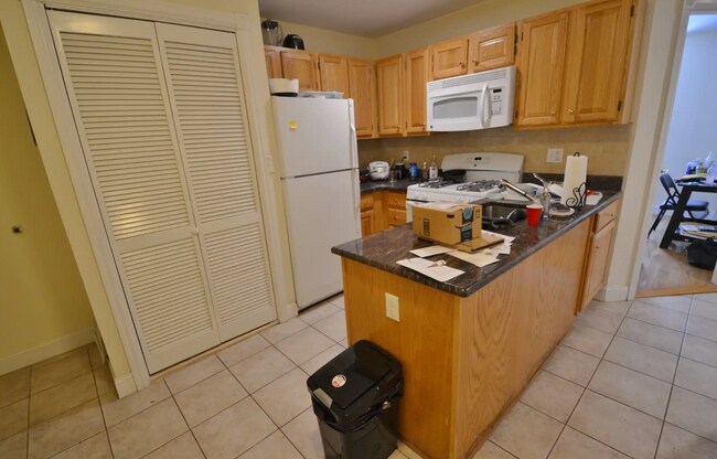 Photo - 58 Westland Ave Unidad 204