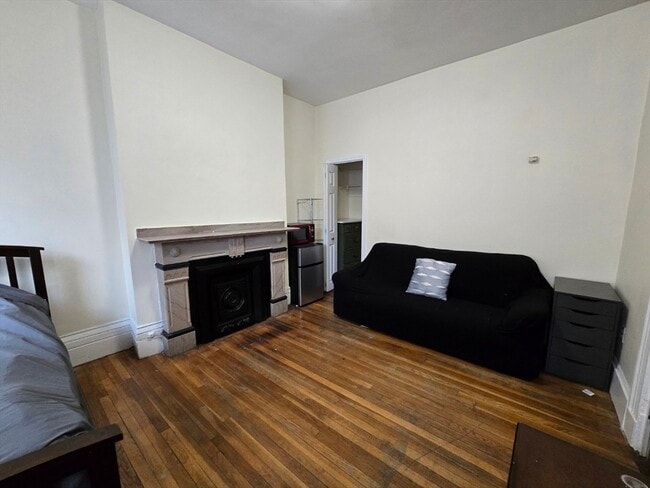 Photo - 28 Derne St Unit 6