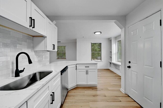 Photo - 2305 Longview St