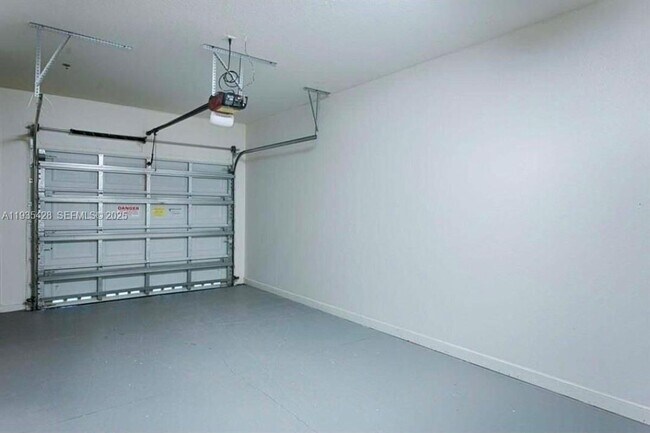 Photo - 833 Millbrae Ct