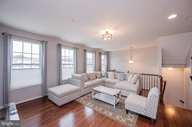 Photo - 6748 Green Mill Way