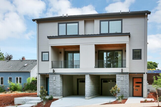 Building Photo - 5719 SE 18th Ave Rental
