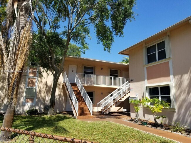 Building Photo - 1901 Fillmore St Unit 102 Rental